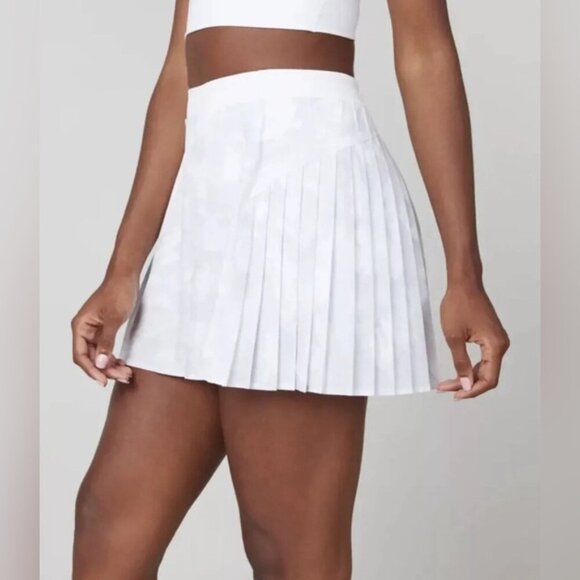 NWT Spanx Women’s Get Moving Pleated Skort Skirt Shorts White Camo 50273R SMALL - Picture 2 of 14